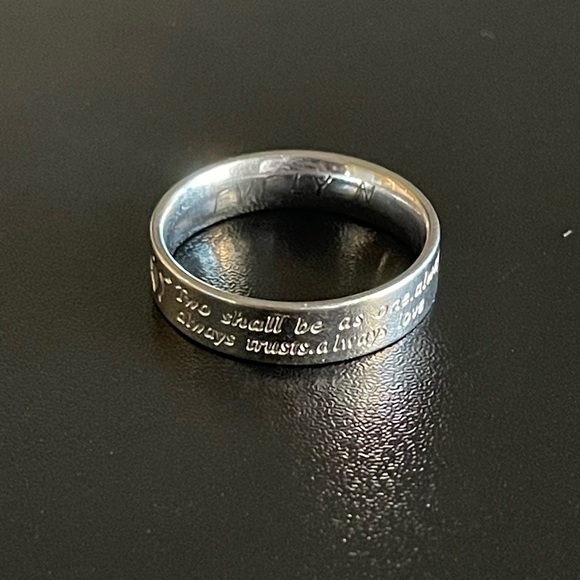 Pre-owned engraved letter promise ring size 9 - Picture 4 of 8